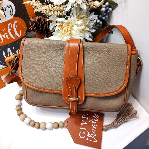 Dooney & Bourke Handbags - 🍂 Vintage 90's EUC Dooney & Bourke Genuine Pebbled Leather Crossbody Bag, Tan
